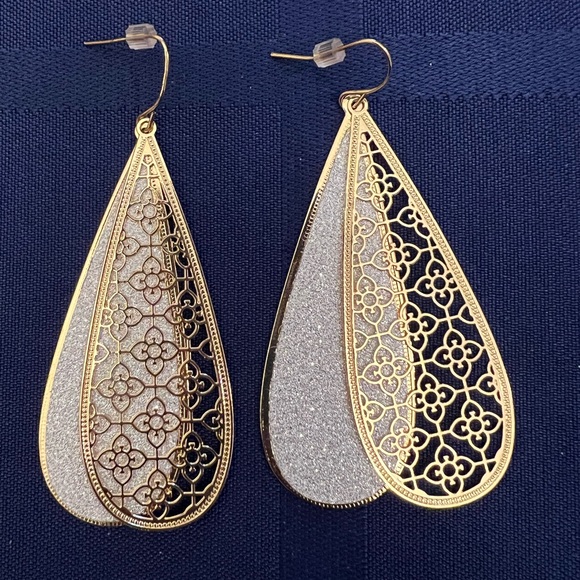 VERSATILE DANGLE EARRINGS Two Tone Gold and Silver Colored - Picture 1 of 6